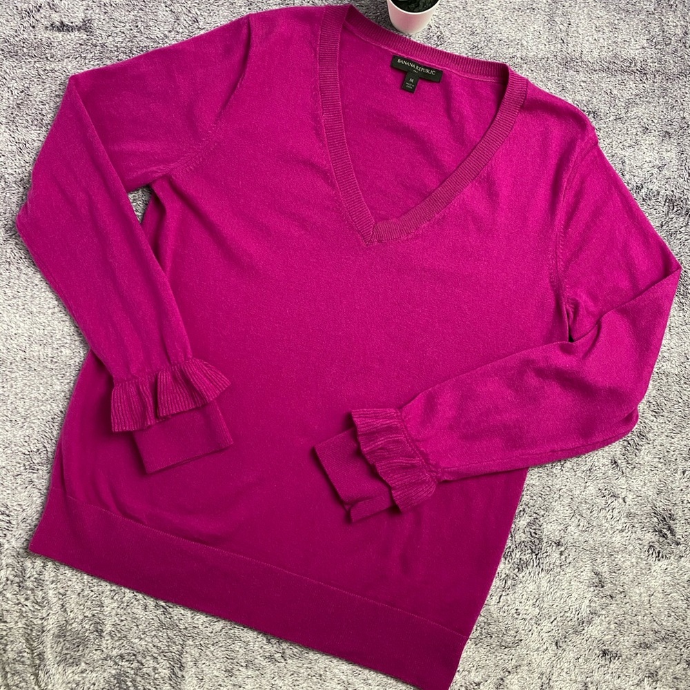 Pink V-neck Sweater Long Sleeves Medium